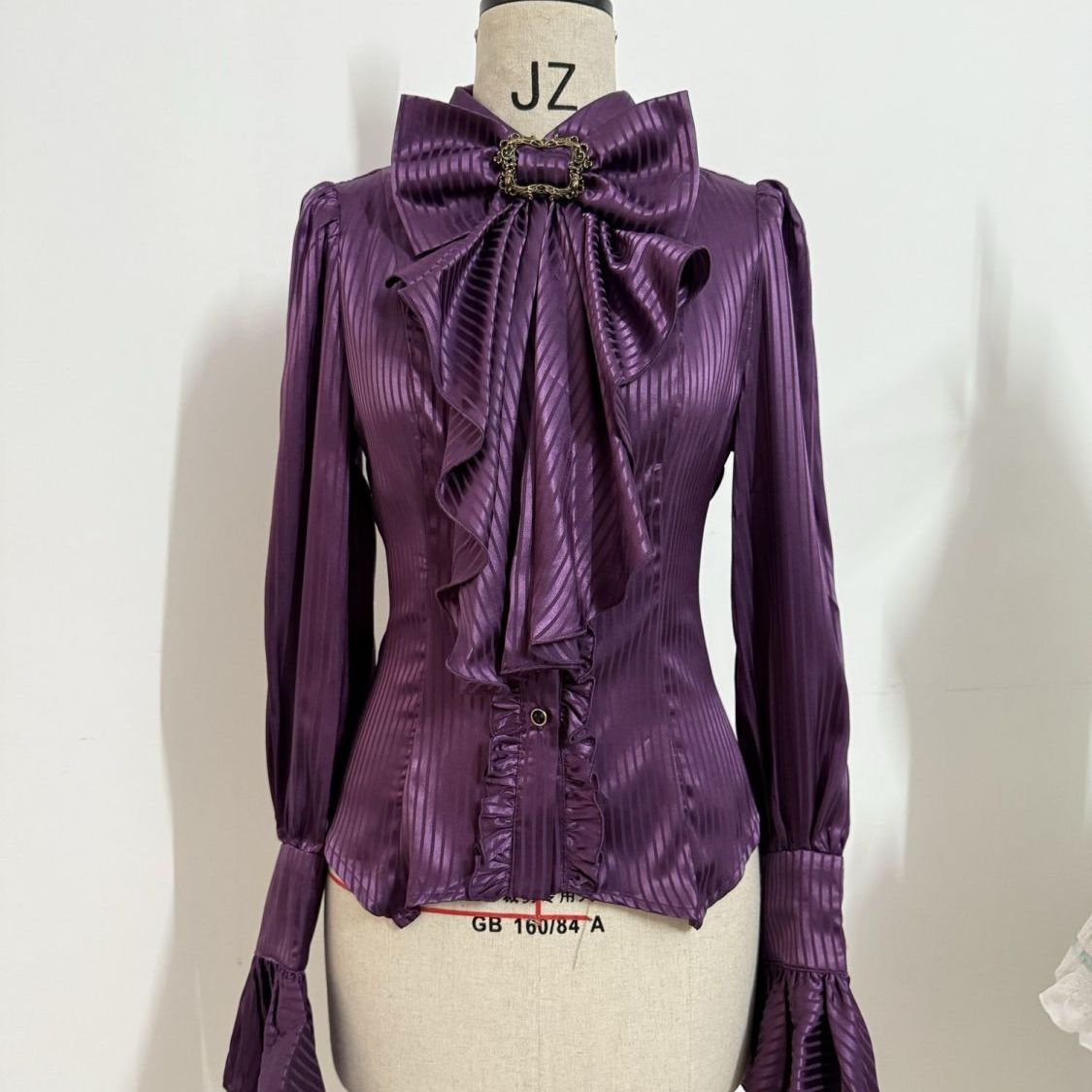 Lolita Style Long Sleeve White - Vintage Collectible Bells のレビューと価格