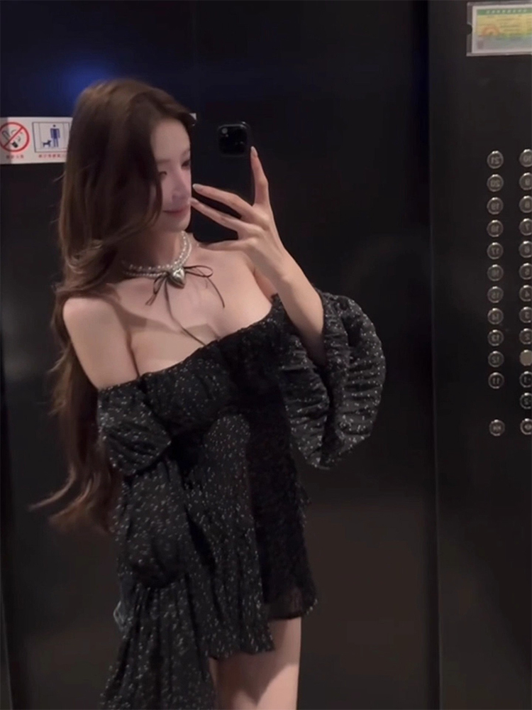 Black Bell Sleeve Top And High - Vintage Collectible Bells のレビューと価格